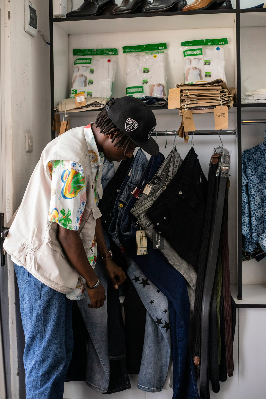 Wat zijn de voordelen van vintage kleding inkopen via B2B groothandels?